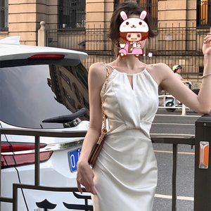 一从刻时【物造神】白色挂脖吊带连衣裙女夏缎面鱼尾高级感长裙子