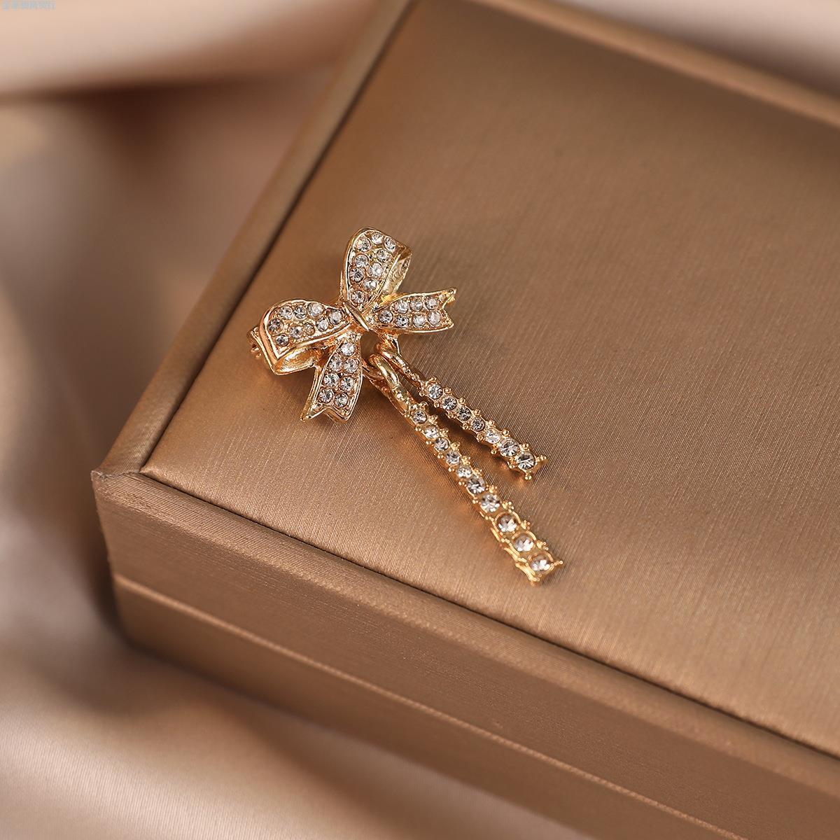 精致镶钻蝴蝶结胸针长款流苏高级感韩国气质网红个性防走光胸针女