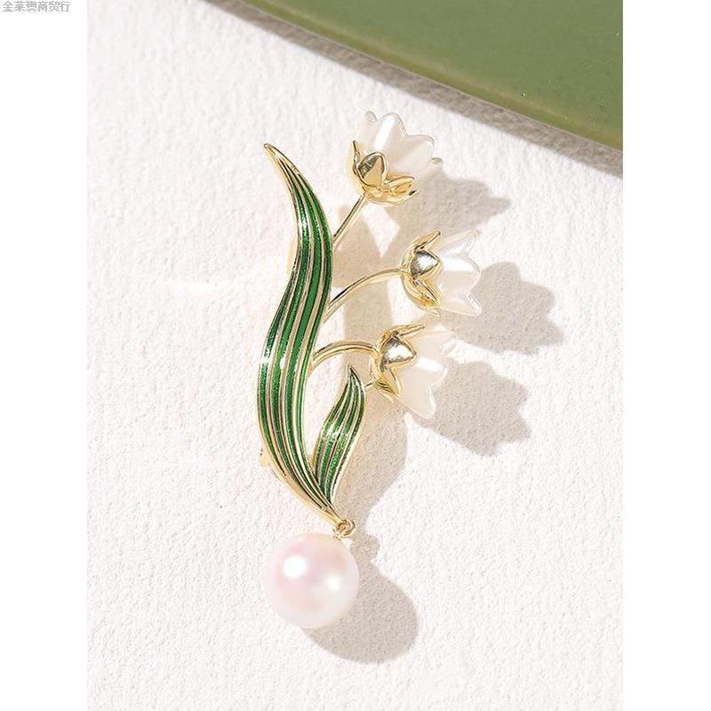 2025年新款精致铃兰花胸针女高级感高端胸花小众设计西装外套别针
