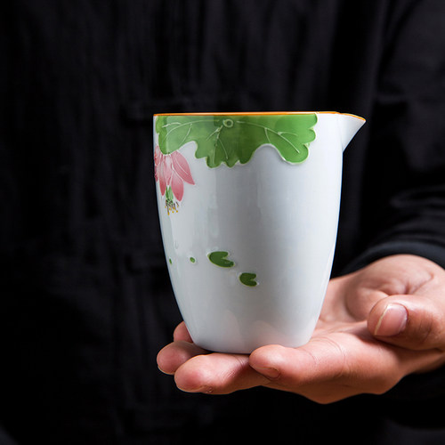 人工手绘堆雕填彩公道杯