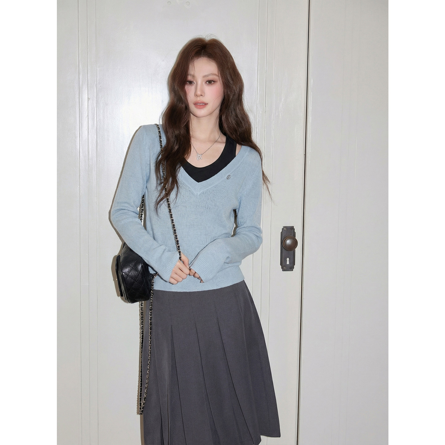 韩系假两件V领撞色针织衫女2026早春内搭高级感长袖百搭打底上衣