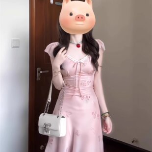 粉色连衣裙女夏2026新款 V领碎花蕾丝掐腰小个子气质长裙 穿搭法式