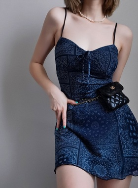 霸屏迷人性感v领青花瓷网布印花吊带裙度假沙滩裙收腰短裙连衣裙