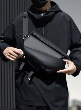 SUNMAN男士斜挎包通勤包胸包男款邮差包骑行包机车背包运动单肩包