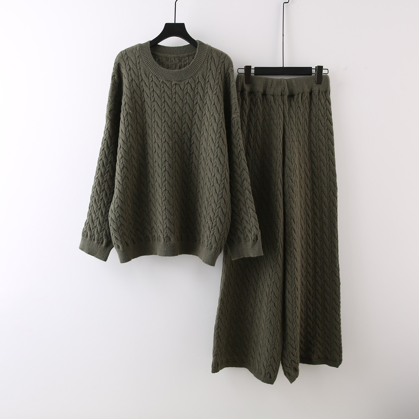 秋冬圆领纯色麻花针织套装女宽松慵懒风毛衣阔腿裤拖地长裤两件套