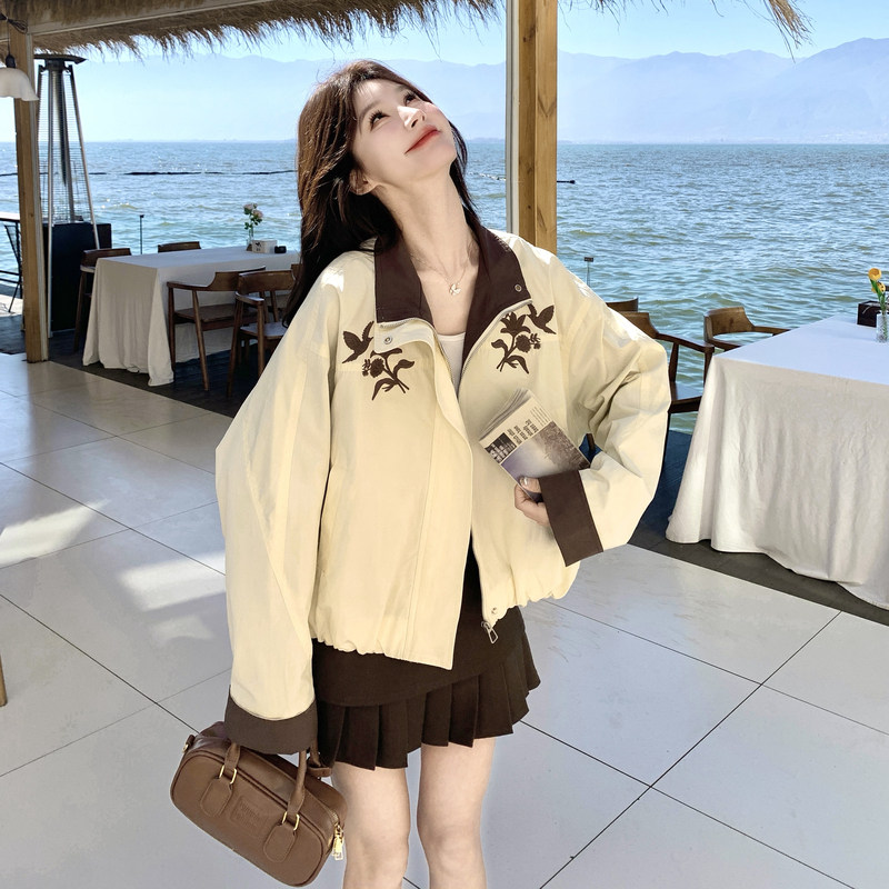 新款大货已出宽松韩系短款风衣绣花外套620-p160-k259,女装短外套,2C062