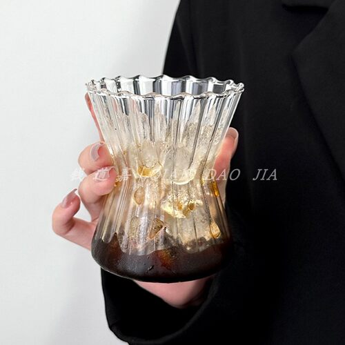 钱道嘉复古小众设计漏斗竖纹杯子