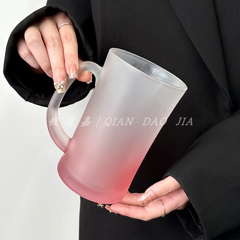 钱道嘉小众设计柔粉流霞把杯