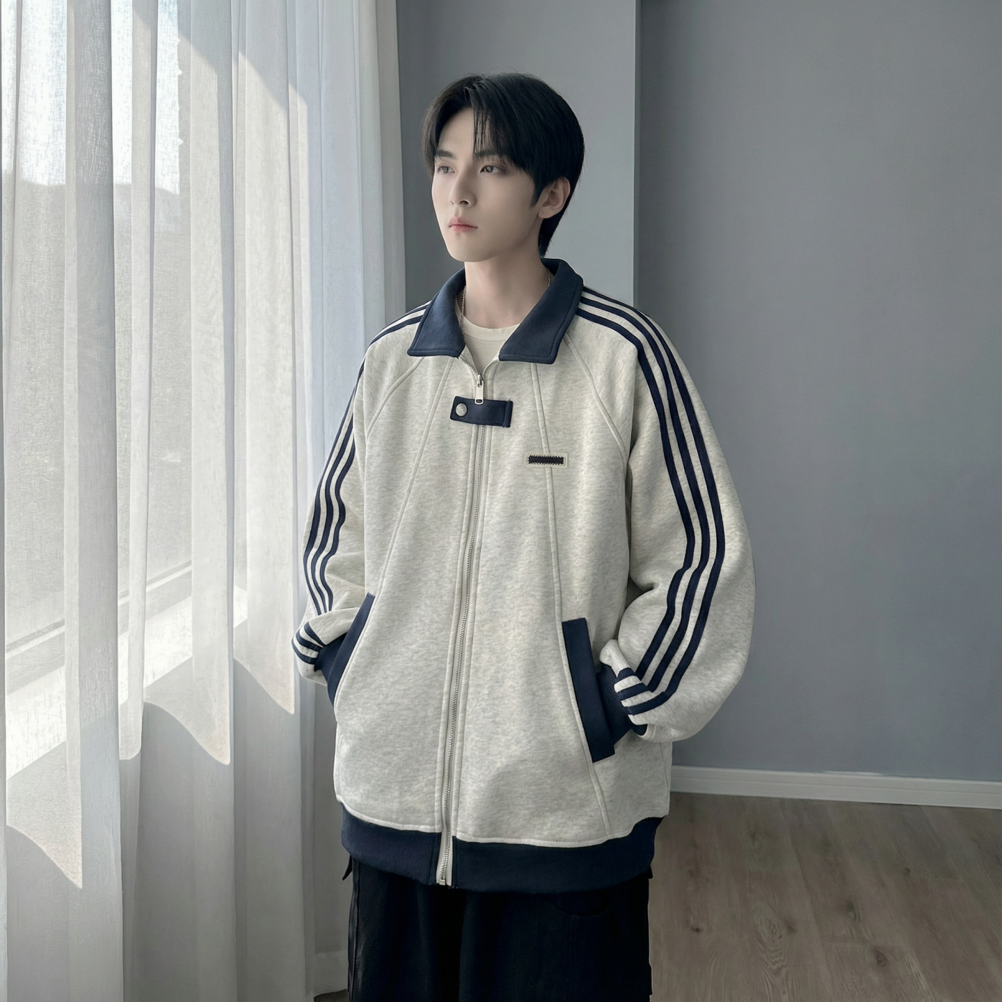 现货2026三条杠翻领夹克男宽松休闲运动外套现货R238-P68，男装夹克，星座1017