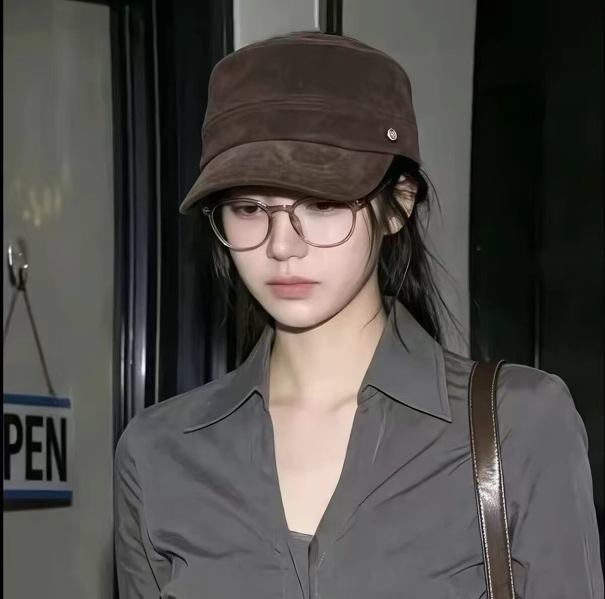 复古麂皮绒平顶马术帽男女通用秋冬时尚百搭显脸小高级感报童帽潮