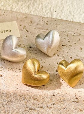 S925银针日韩极简爱心耳环高级感磨砂拉丝轻奢港风时尚耳饰女耳钉