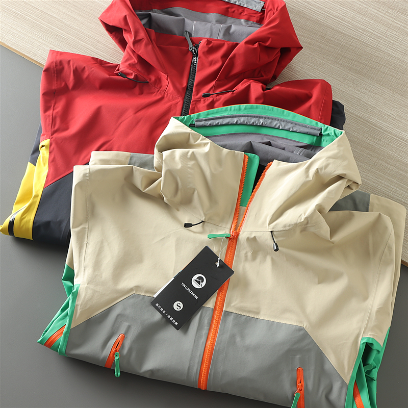 连帽春秋宽松防风防水冲锋衣