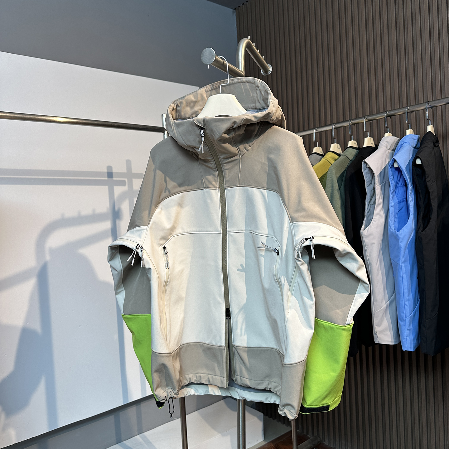 平替款户外运动防风夹克软壳衣