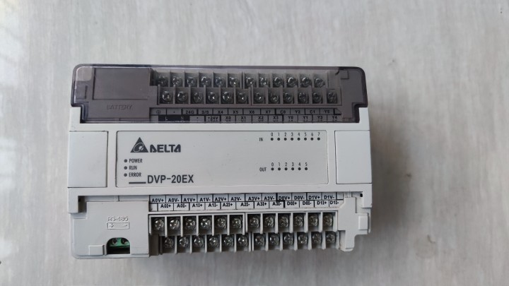 台达PLC DVP20EX00T2成色实物图，功能正常