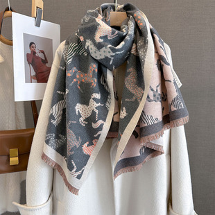 2025秋冬季新款氛围感百搭小马保暖围巾女加厚仿羊绒围脖披肩两用