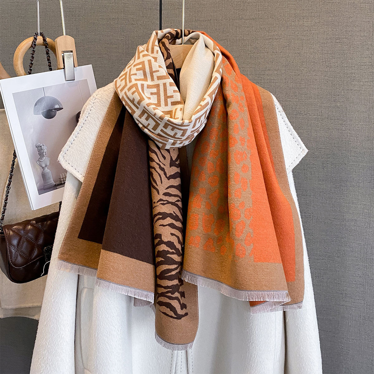 2025秋冬新款豹纹斑马纹拼接提花围巾女加厚保暖护颈围脖披肩外搭