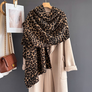 欧美豹纹仿羊绒围巾女高级感披肩两用外搭秋冬季时尚百搭保暖围脖