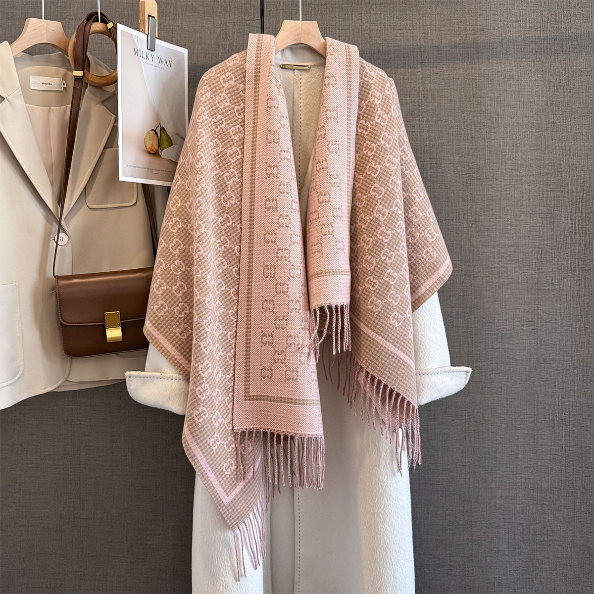 2025新款围脖女欧美风秋冬季仿羊绒双面字母围巾百搭保暖披肩两用