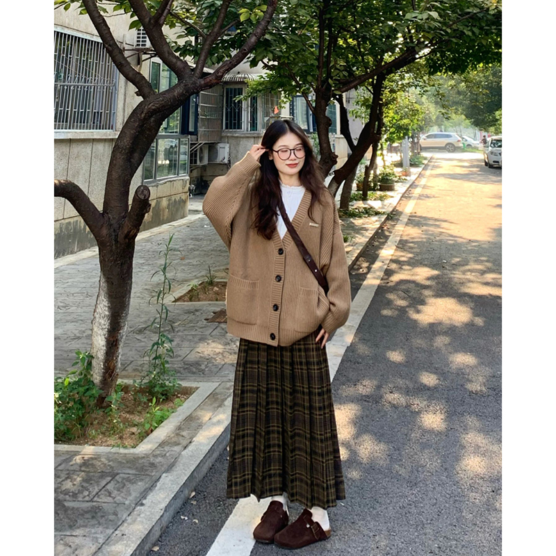 法式复古棕色V领针织开衫外套女秋冬学院风宽松毛衣慵懒上衣秋