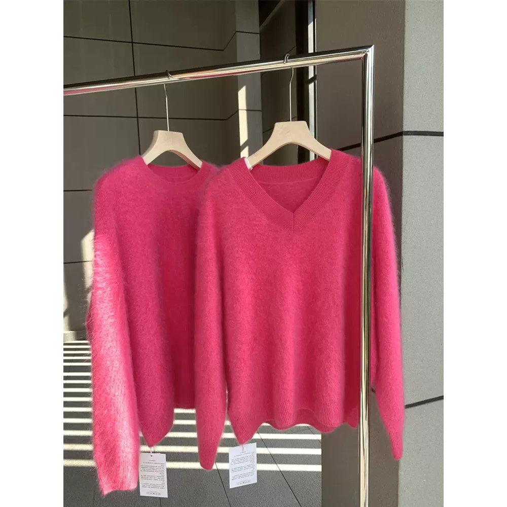 玫粉色仿浣熊绒V领设计感炸街毛衣慵懒秋冬季枚红色针织衫上衣女