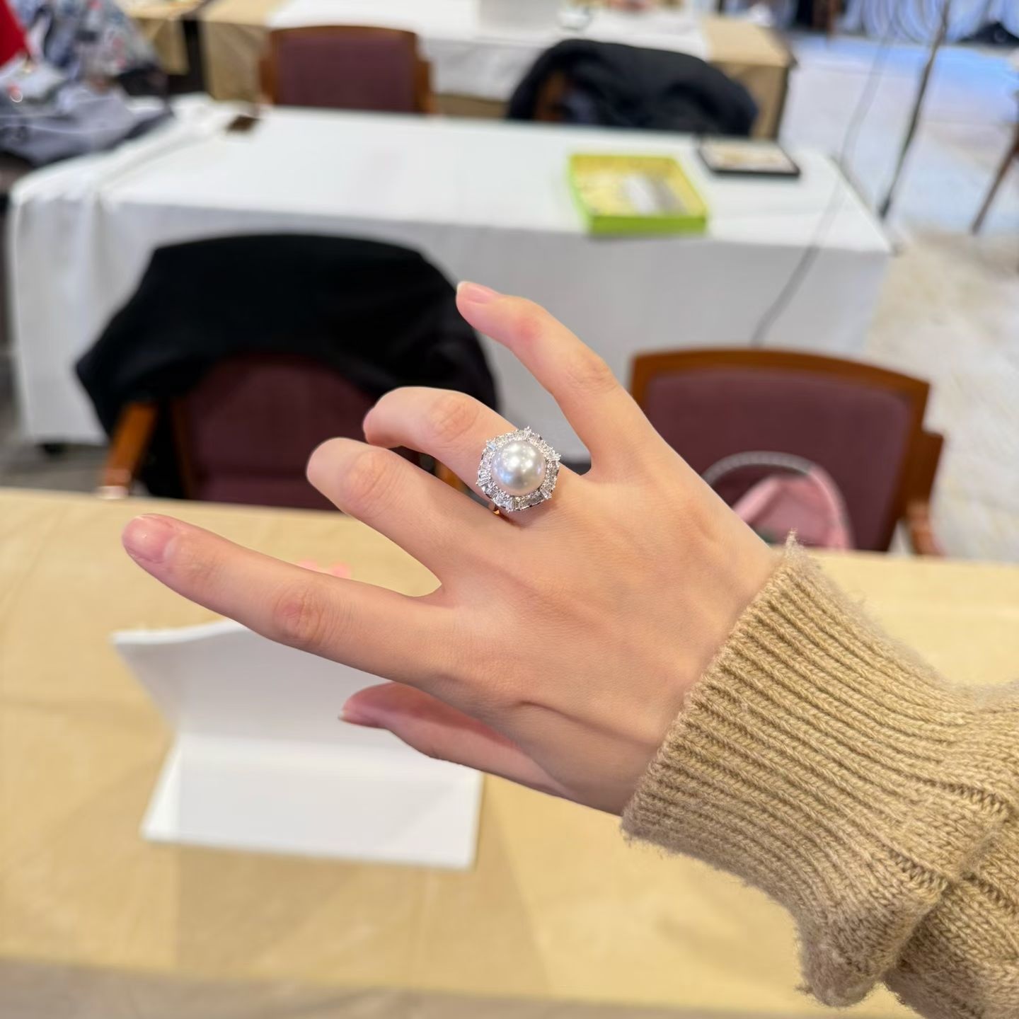 正圆澳白珍珠 银白光镜花缘 日本银镀金工艺镶嵌 耐磨不褪色