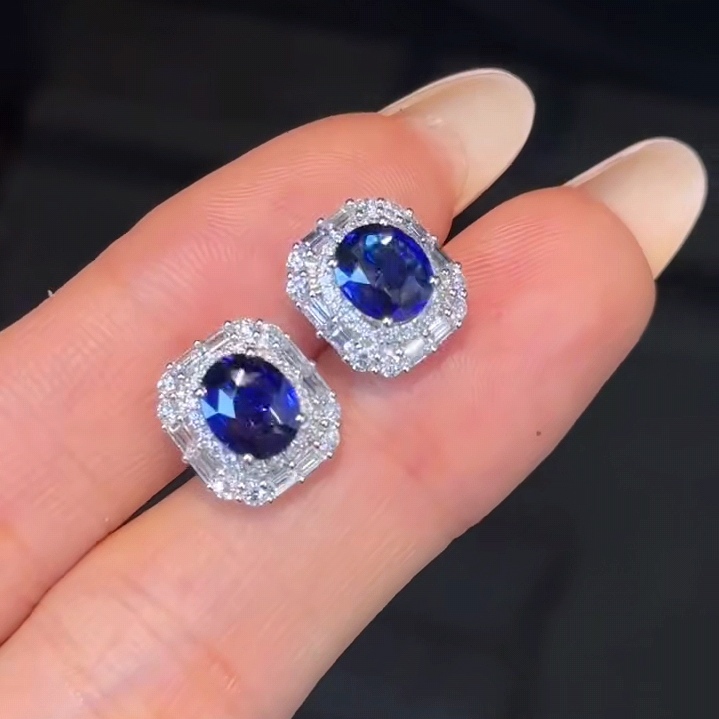 皇家蓝宝石耳钉 玻璃体2克拉 天然蓝宝石耳钉18k金南非 真钻镶嵌