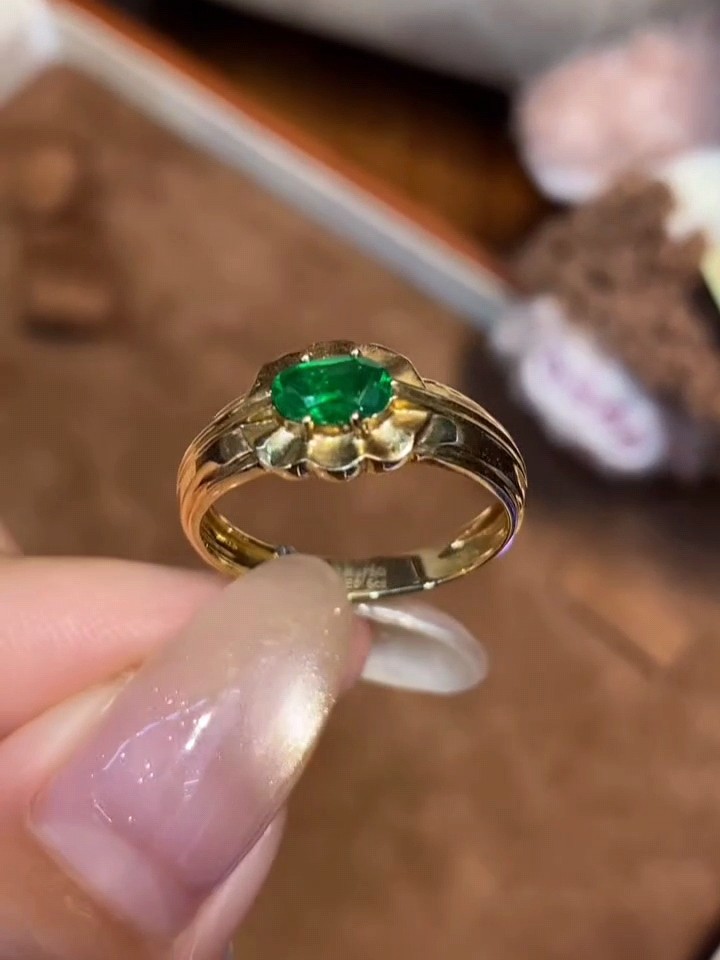 18k金天然赞比亚祖母绿戒指0.5克拉 大台面强荧光 国际证书