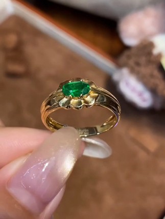 18k金天然赞比亚祖母绿戒指0.5克拉 大台面强荧光 国际证书