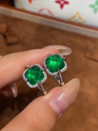 天然祖母绿戒指4.5克拉 艳绿色 鸽子蛋台面 玻璃体18k金镶嵌2.56g