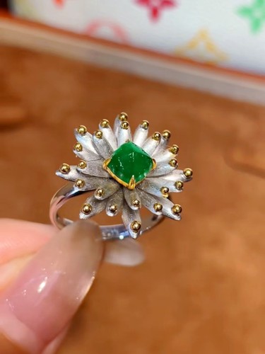 天然赞比亚祖母绿戒指 玻璃体 艳绿色 大台面 18k金镶嵌 繁花设计