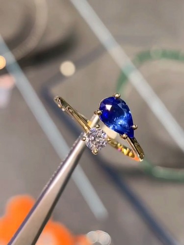 天然蓝宝石戒指 1克拉 18k金天然钻石镶嵌 配国际证书