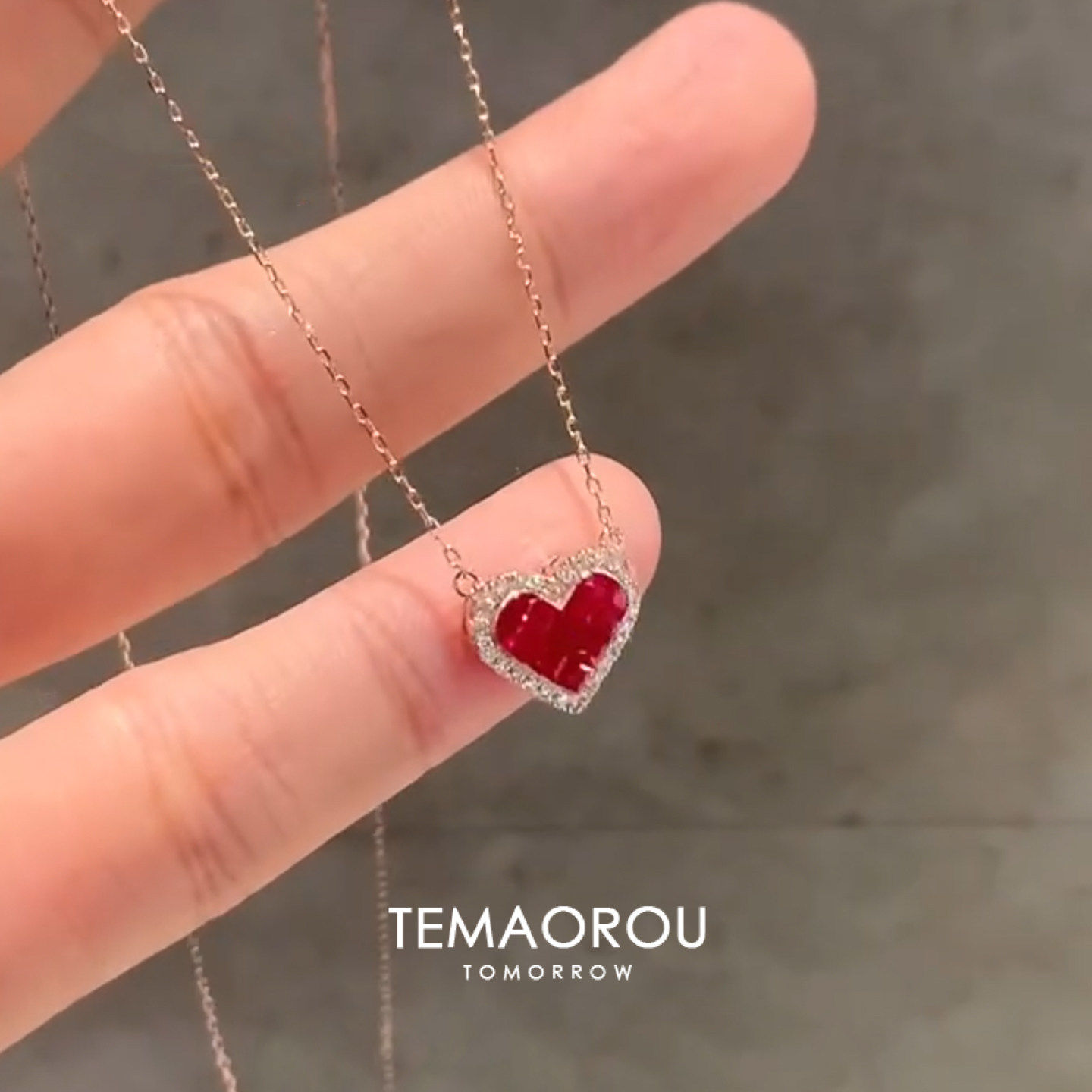 爱心鸽血仿红宝石吊坠项链女精致时尚高级锁骨链气质秋冬毛衣链