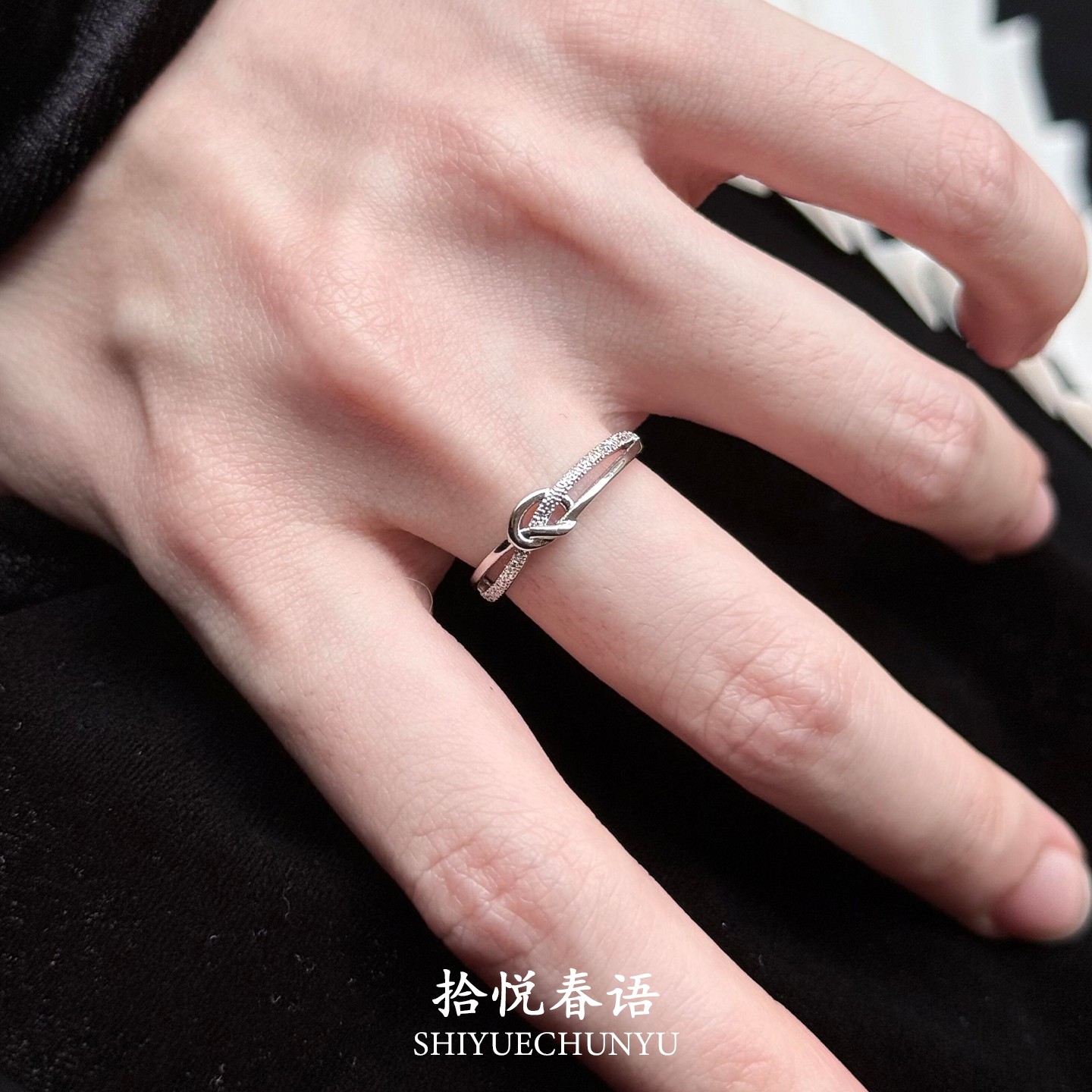 银色满天星扭结素圈戒指女图片