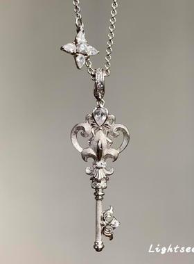 中古银色拉丝鸢尾花钥匙项链