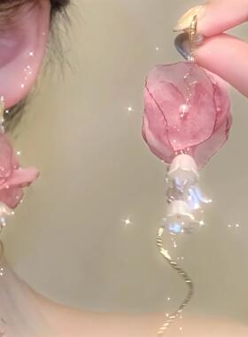 粉色绢纱花朵长款耳环