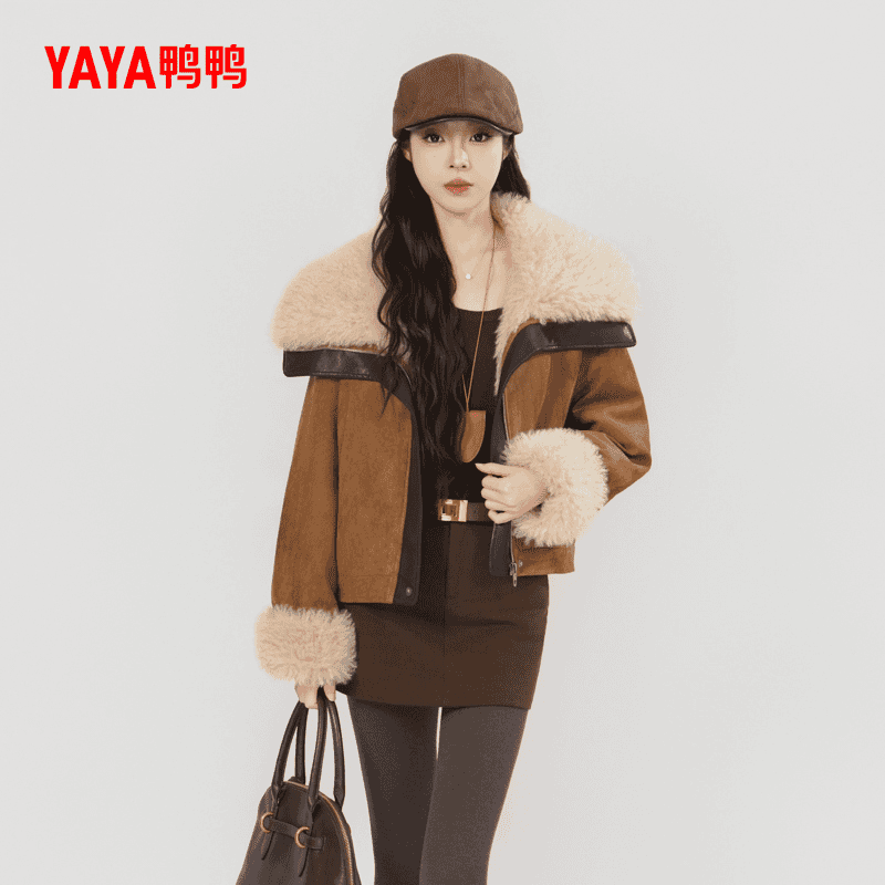 鸭鸭短款羽绒服女毛领拼接翻领2025冬新款时髦巴恩风鸭绒外套S