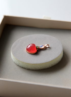 女神天然红纹石爱心吊坠