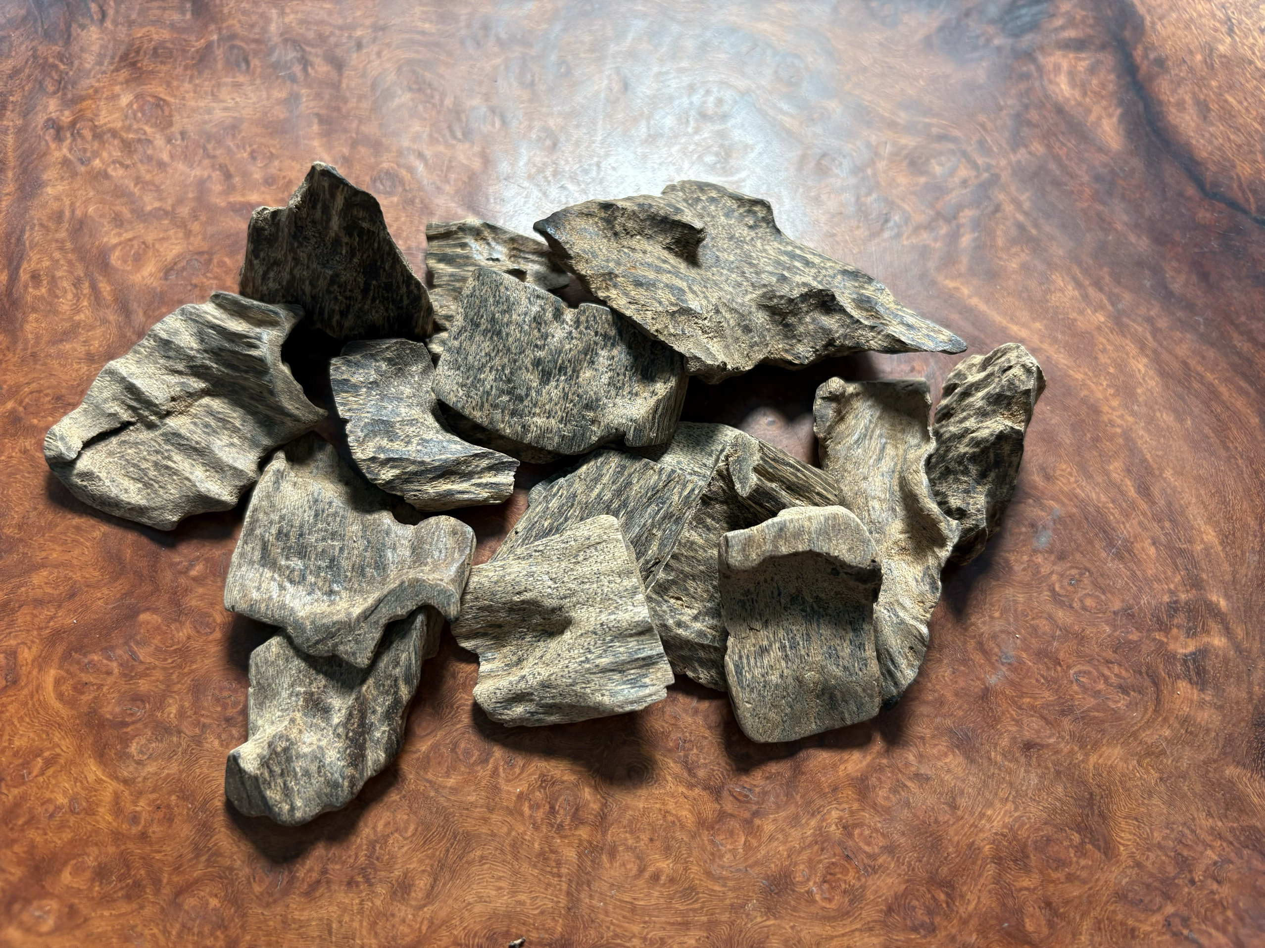 天然野越南顺化一堆小沉水原材料原木 味道顶呱呱泡饮熏香收藏