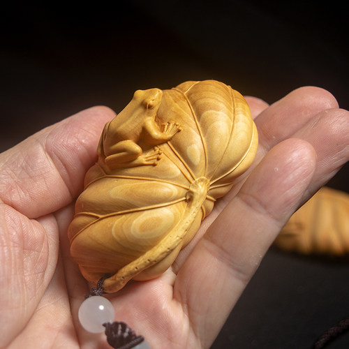 小叶黄杨木雕《荷叶蛙》手把玩件招财事业顶呱呱随身工艺文玩摆件