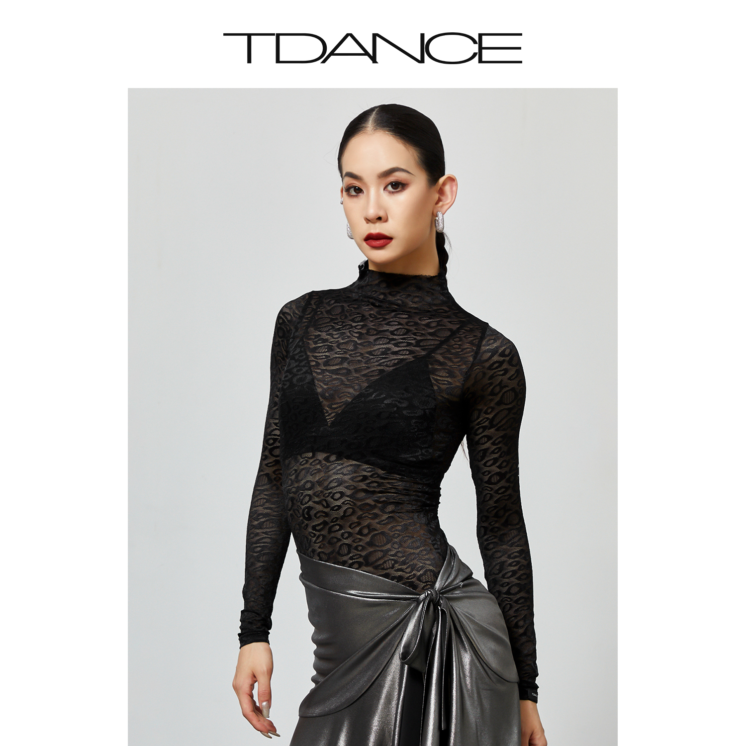 秋冬设计感小高领上衣