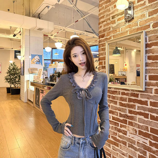 灰色蕾丝花边系带v领长袖T恤女冬季显身材修身内搭短款打底衫上衣