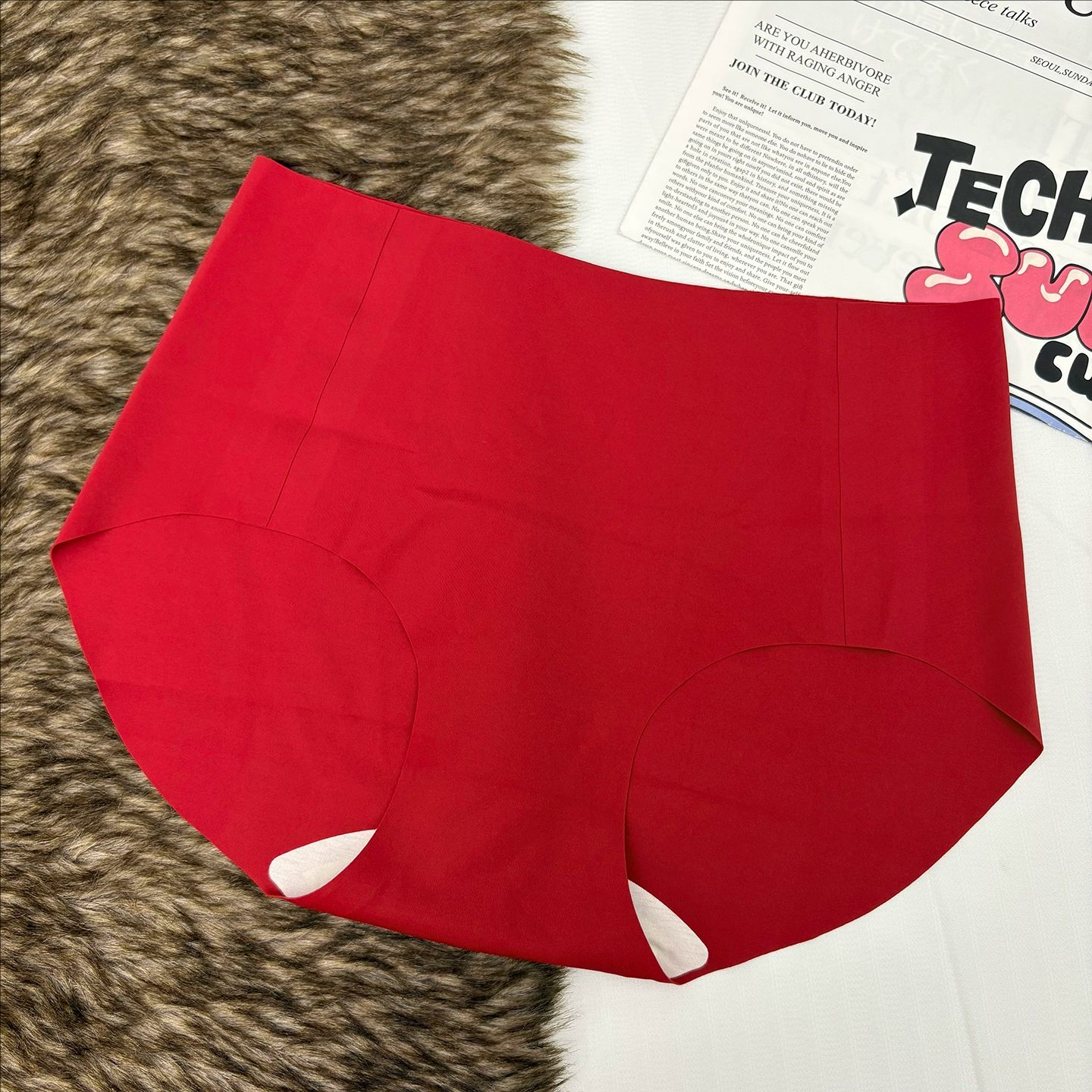 女士中腰三角裤提臀裸感红色内裤