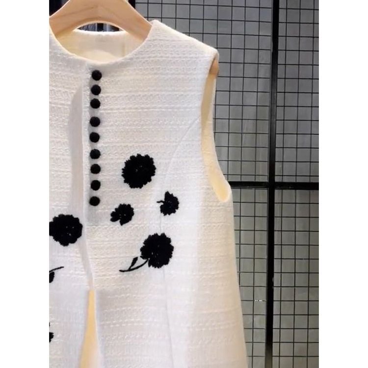 小个子法式漂亮别致独特设计感小香风白色无袖绣花马甲秋季外套女