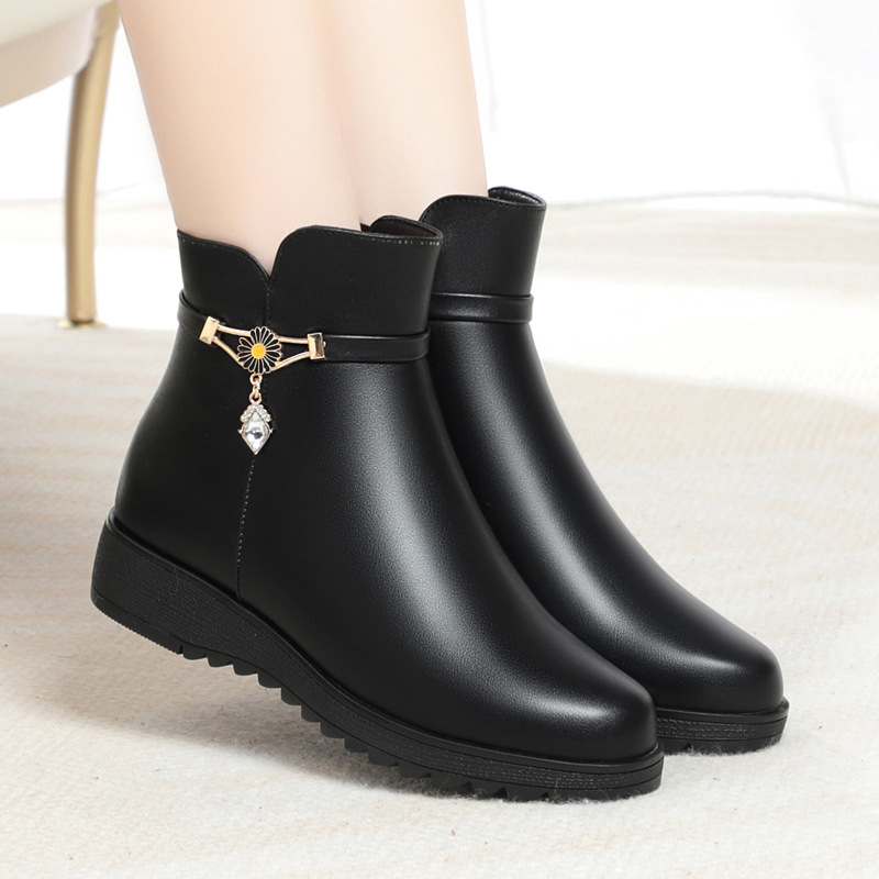 妈妈鞋棉鞋女秋冬季中年软皮软底短靴平底皮鞋加绒靴子中老年女鞋