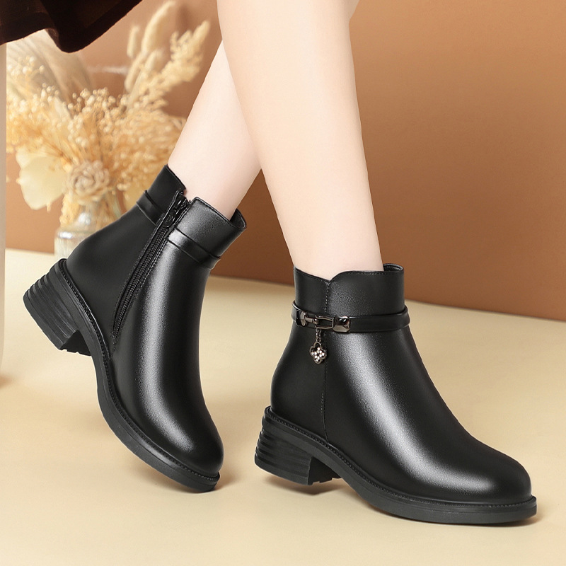 冬季妈妈鞋保暖女鞋加绒皮鞋女短靴女士棉靴子中老年棉鞋