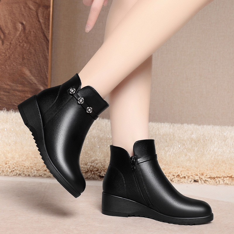 靴子女秋冬季短靴女鞋妈妈鞋子加绒保暖棉鞋皮鞋中年女靴