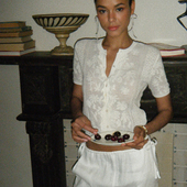 棉麻绣花白色短袖 开衫 法式 Bettychow 时髦小v领精致显瘦针开衫