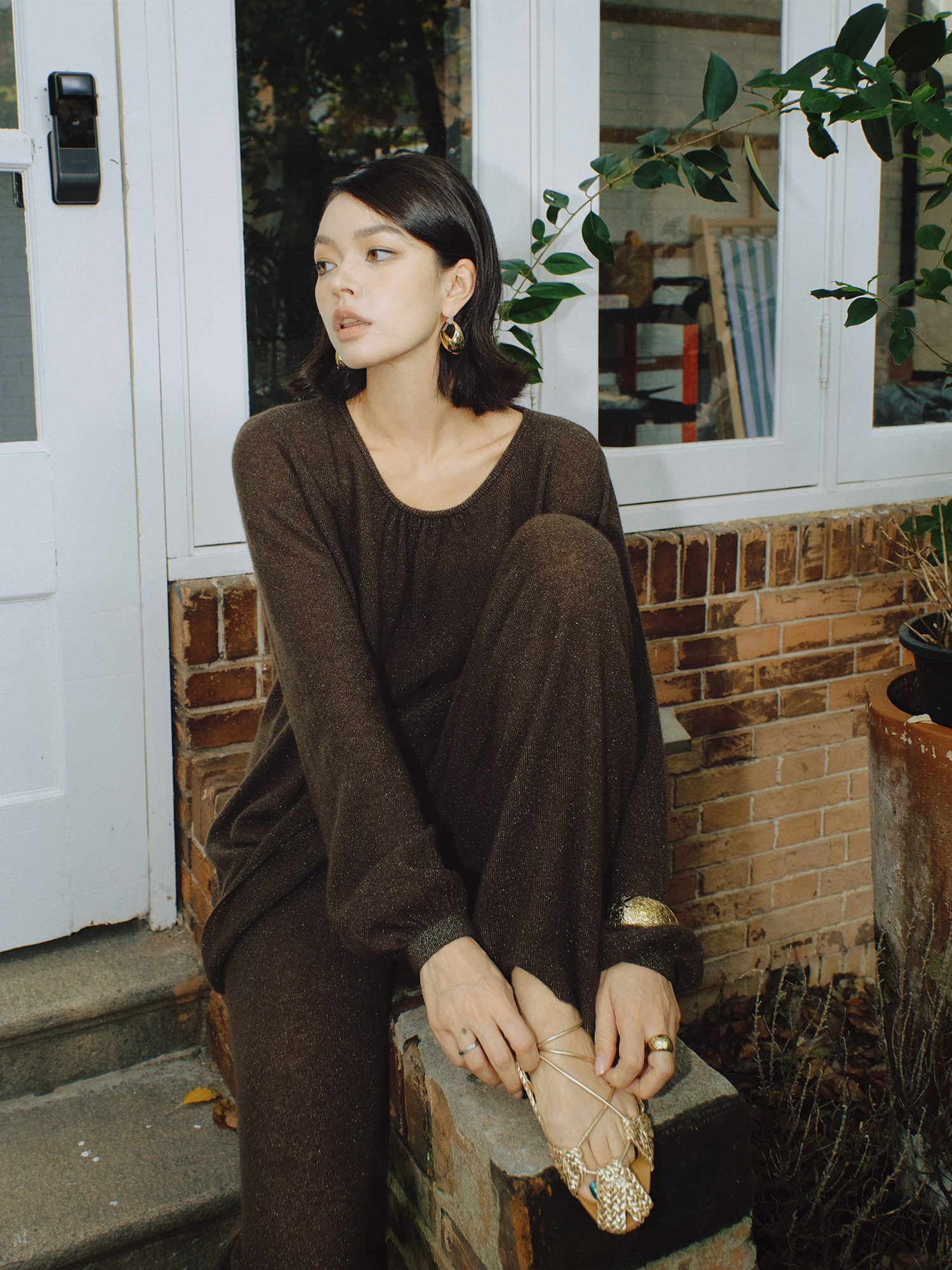 咖啡色羊绒金丝毛衣阔腿裤