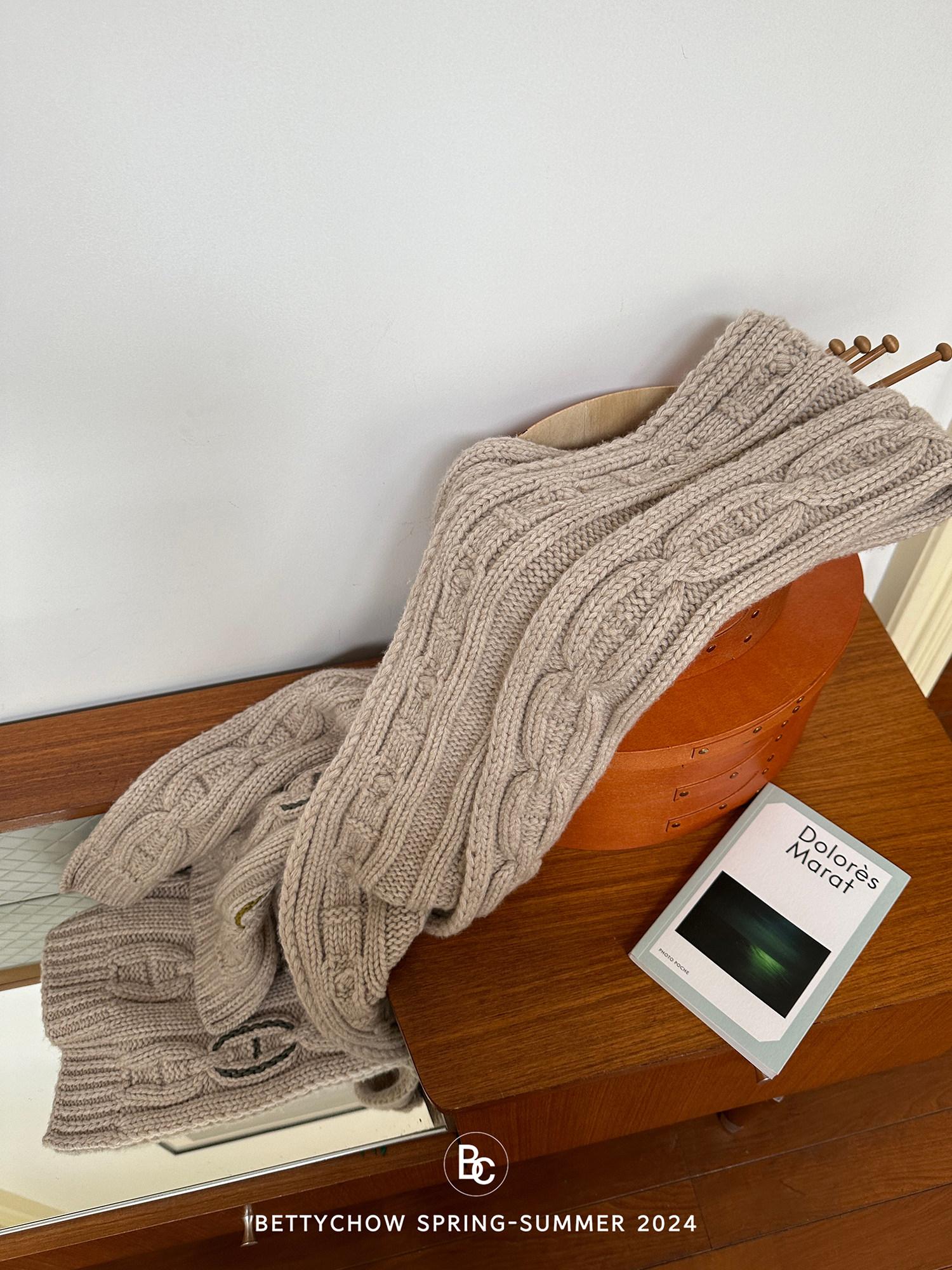 Bettychow 定制H家经典小牛皮羊绒猪鼻扣燕麦色保暖时髦长围巾