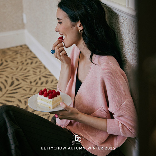 Bettychow经典翻单！中古柔粉色金扣毛衣针织开衫FX